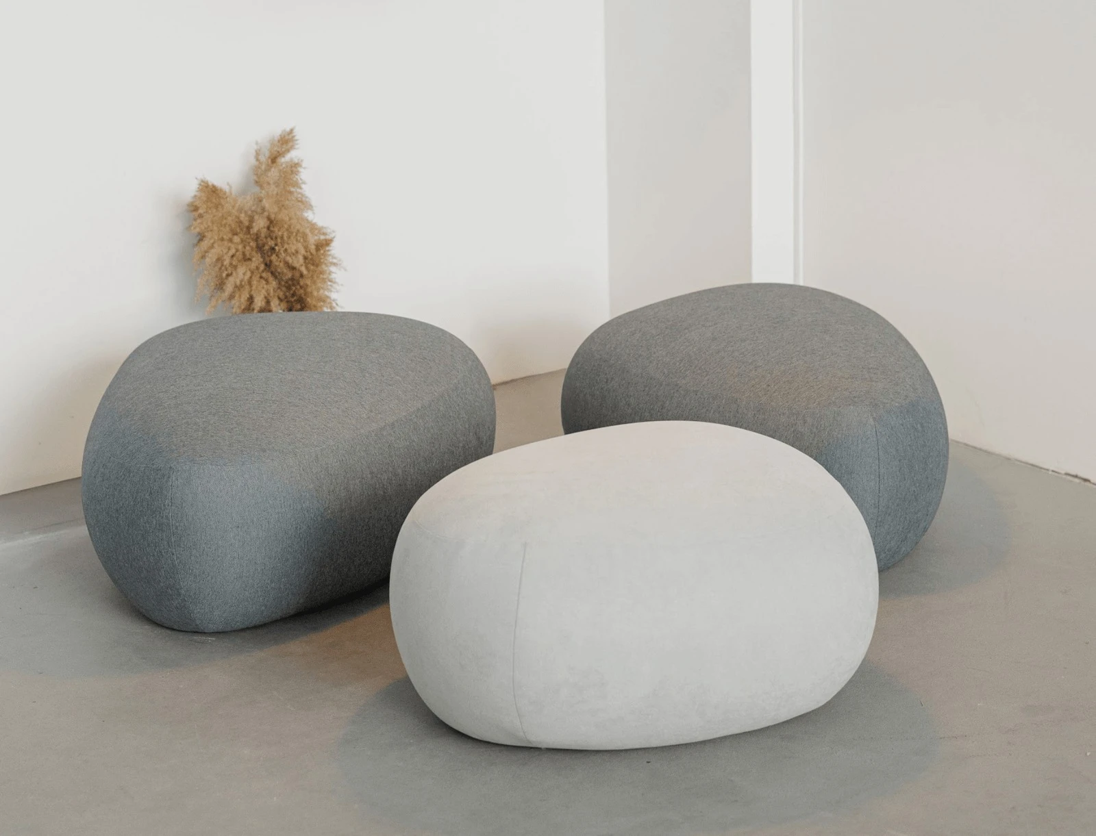 Three-quarter view of velvet Chios pouf