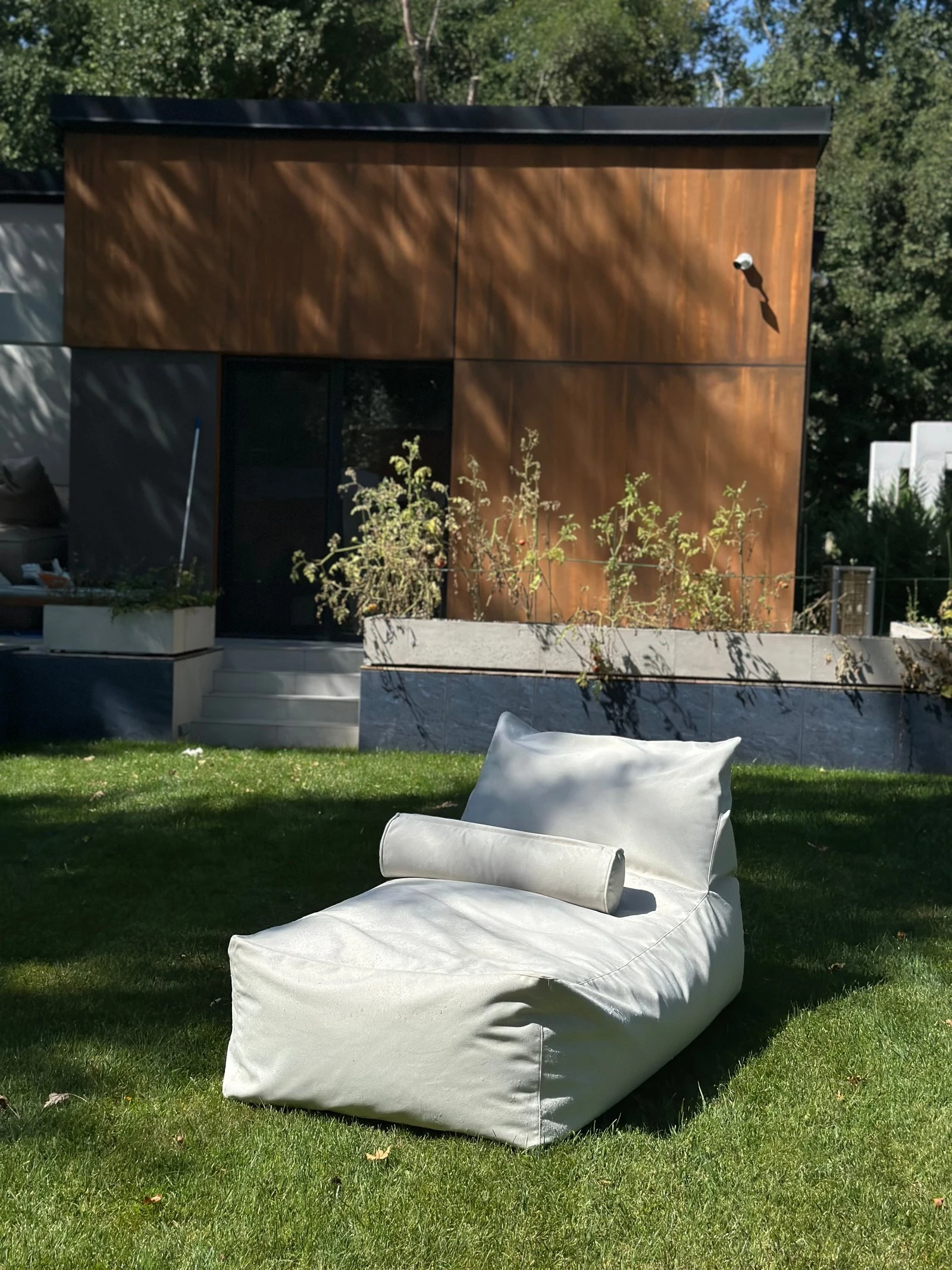 Wide view of Marolla in the villa garden