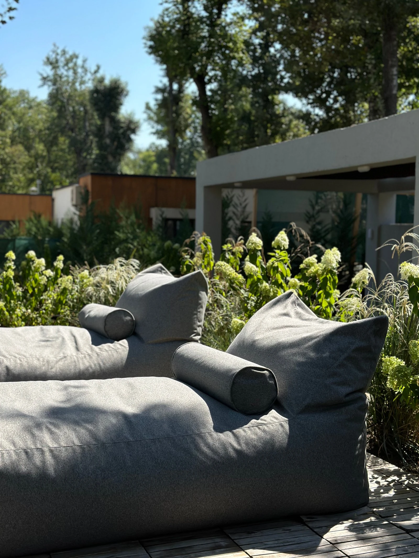 Marolla in outdoor context