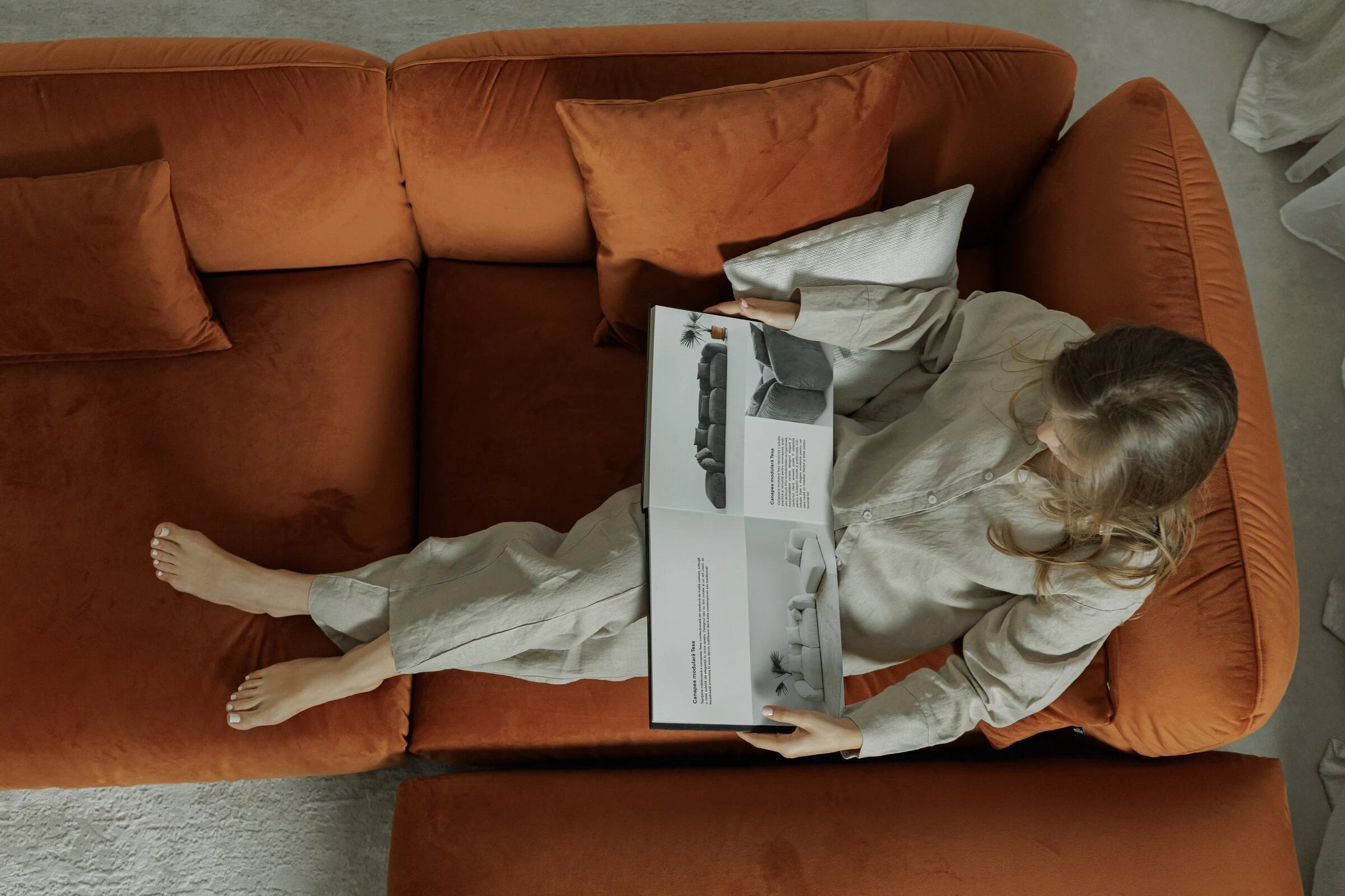 Top-down view of a modular Tesa sofa, light combing across the cushions
