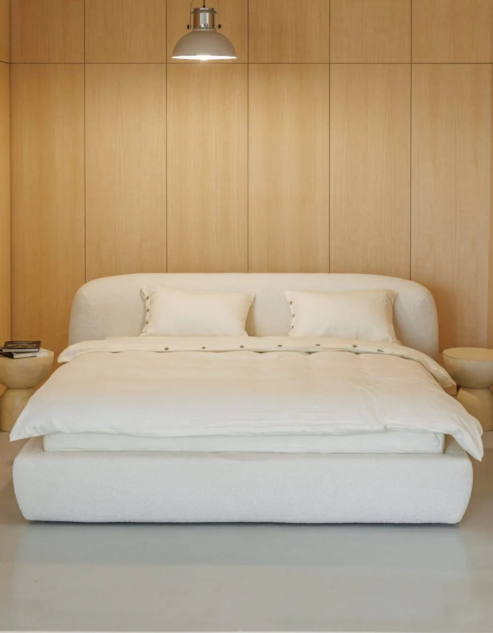 Belagio, Pillow-form upholstered bed