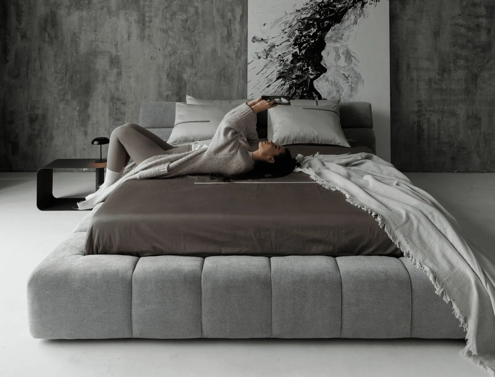 Nao, Channelled platform bed