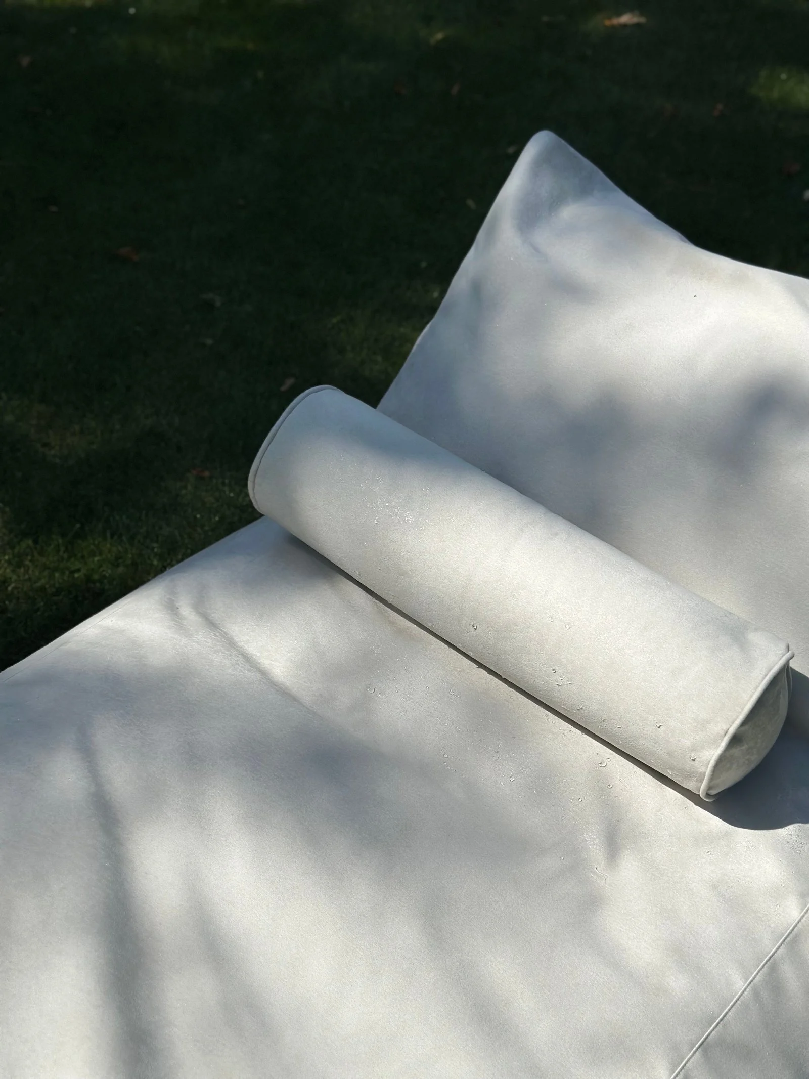 Wider outdoor context of the Marolla lounger